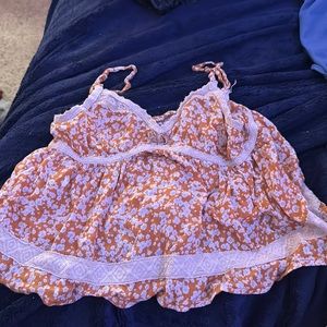 cute summer top! with adjustable straps:) small titty commity only haha!